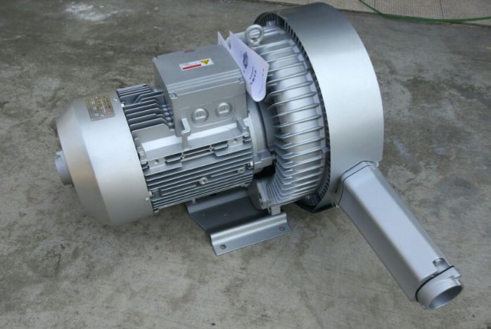 分析一下真空上料機用的羅茨風(fēng)機的優(yōu)缺點